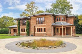 6 bedroom Detached t...